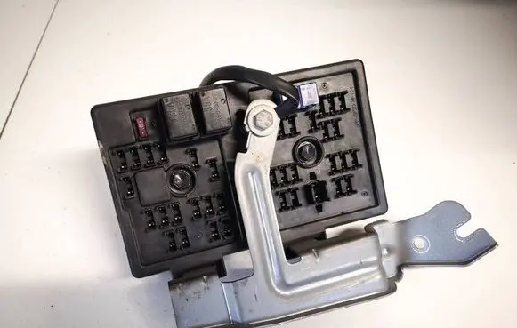 Chevrolet Captiva Fuse box set 96821082