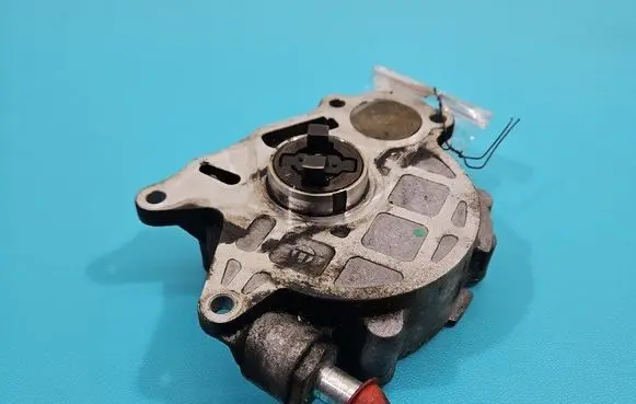 Volkswagen PASSAT B6 Vacuum pump 03L145100 IMPRK1505319