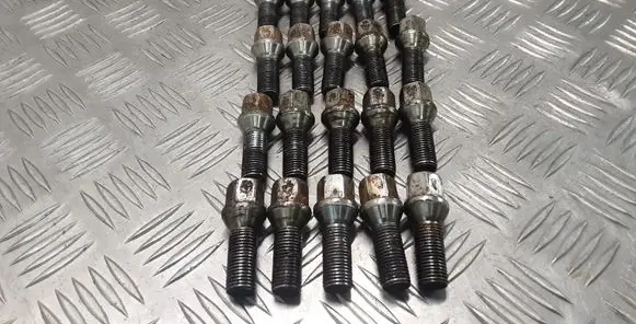 Volkswagen Golf VI Nuts/bolts 