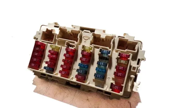 Nissan X-Trail T30 Fuse module