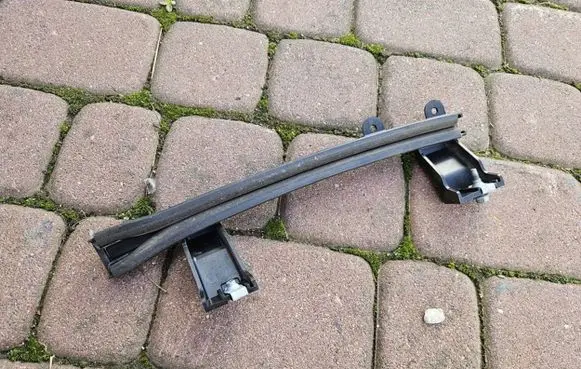Opel Crossland X Front door windshield rail 13454322