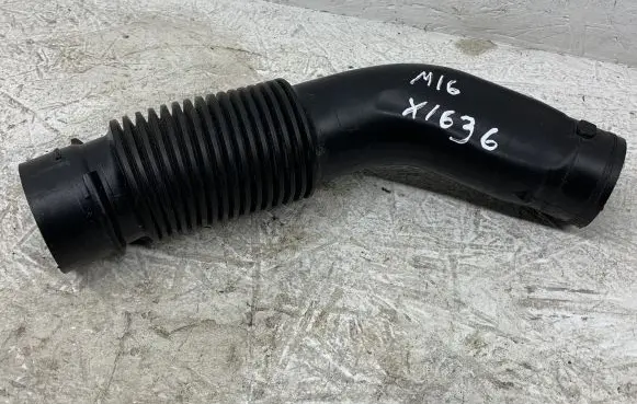 Opel Astra L Air intake hose/pipe 9810920980