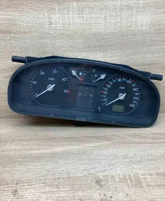 Renault Laguna II Speedometer (instrument cluster) 8200399758 5514000062 7Y136RC4
