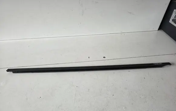 Opel Crossland X Rubber seal rear door window/glass 