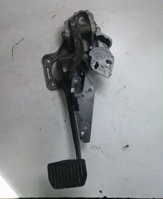 Volvo S80 Brake pedal 30643745
