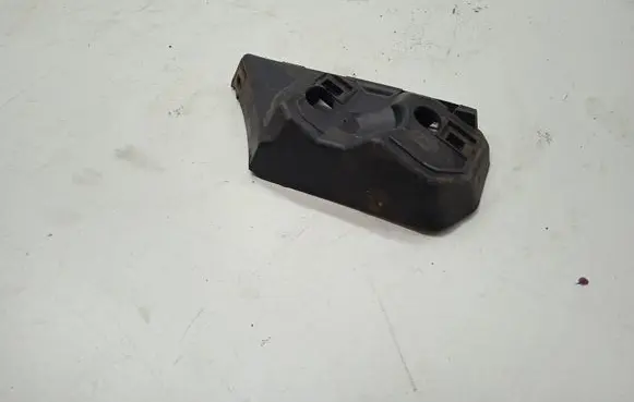 Front bumper mounting bracket