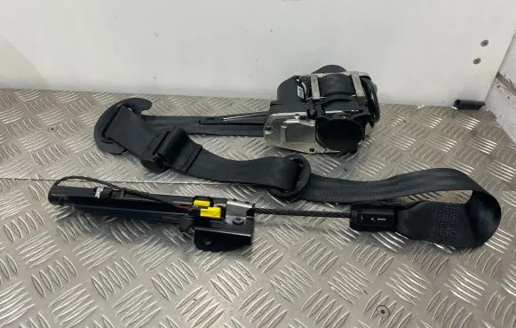Audi Q7 4M Front seatbelt 4M0857706AD 4M0857620A