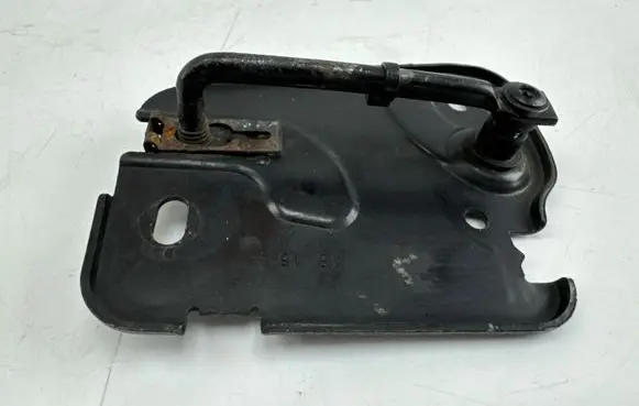Audi A3 S3 8V Engine bonnet/hood lock/latch loop/hook 8V0823185B
