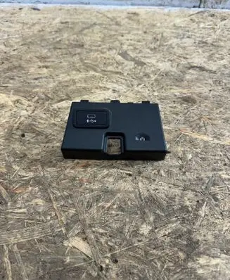 BMW 3 G20 G21 USB socket connector 6807232