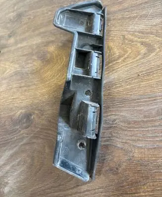 Front bumper mounting bracket