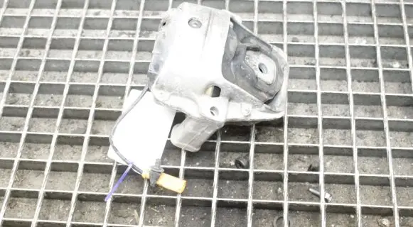 Audi A5 8T 8F Engine mount bracket 8R0199381B