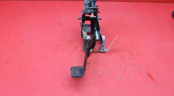 Mazda CX-7 Accelerator throttle pedal