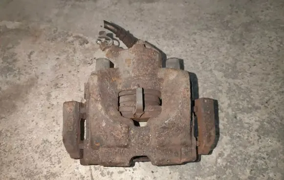 Front brake caliper