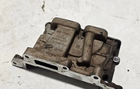 Rocker cam cover