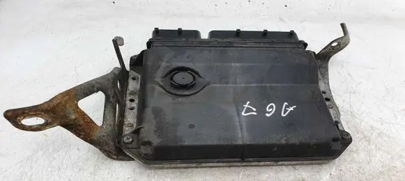 Toyota Avensis T270 Engine control unit/module 8966105D30 MB2759000182