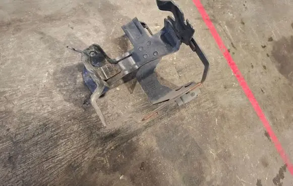 Volvo V60 Power steering pump mounting bracket 31329016
