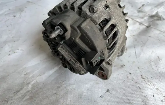 Renault Captur Generator/alternator 231001318R