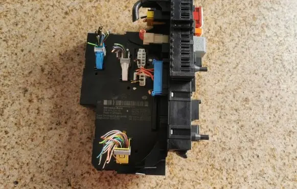 Mercedes-Benz C W204 Fuse box set 2049006301