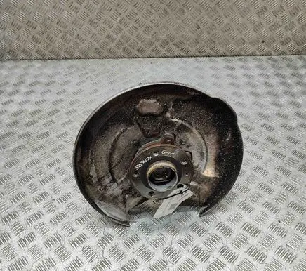 Rear wheel hub