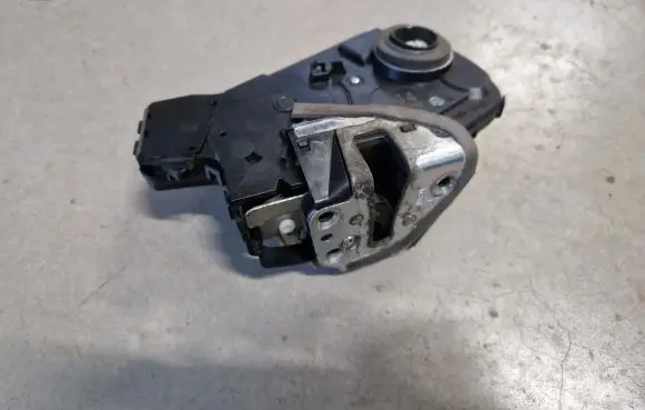 Loading door lock