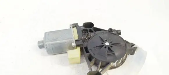 Volkswagen Golf VII Front door window regulator motor 0130822717