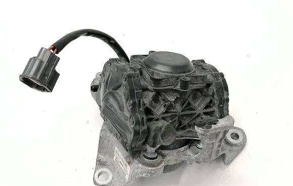 Ford C-MAX II Vacuum pump DG982A451AD