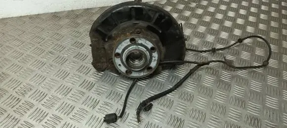 Skoda Fabia Mk2 (5J) Front wheel hub spindle knuckle