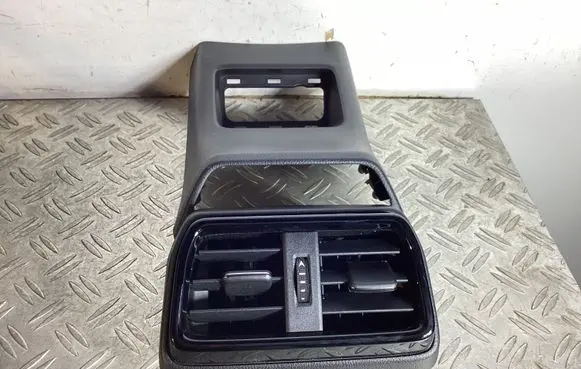 Rear air vent grill