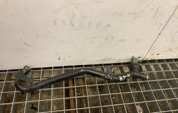 Volkswagen PASSAT B7 Engine coolant pipe/hose 5N0121065