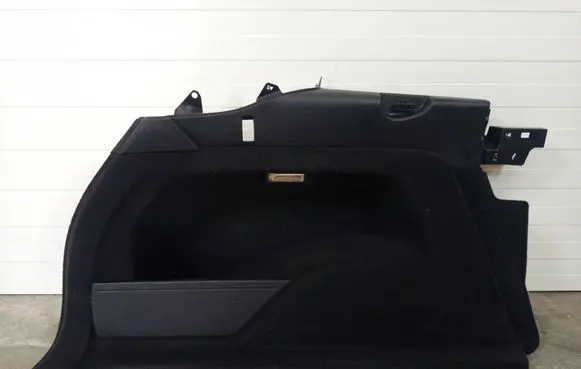 Volkswagen Touareg II Trunk/boot side trim panel 7P6863819 1812010