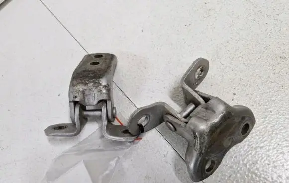 Toyota Matrix (E140) Rear door hinge set 