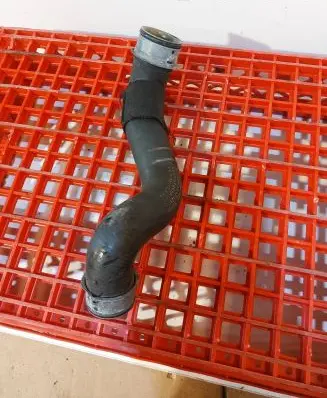 Mercedes-Benz E W212 Engine coolant pipe/hose 2125011882