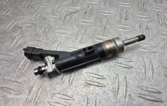 Peugeot 308 Fuel injector 9810335380