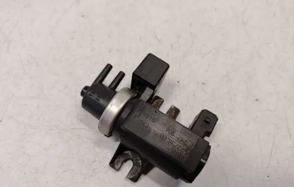 BMW 5 E60 E61 Valve vacuum 2247906 11742247906 11747796634