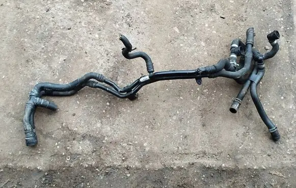Volkswagen PASSAT B8 Engine coolant pipe/hose 5q0121065h