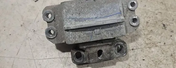 Engine mount bracket