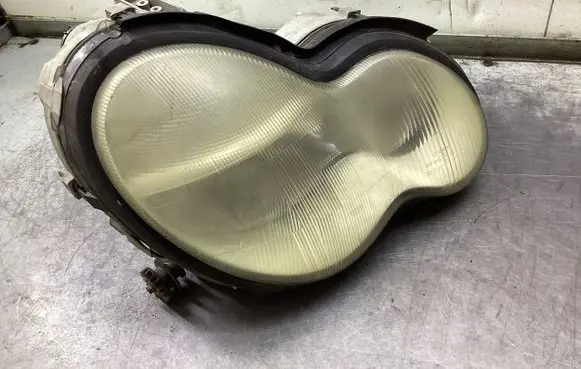Mercedes-Benz C W203 Headlight/headlamp A2038200261