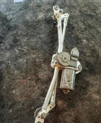 KIA Sportage Front wiper linkage and motor