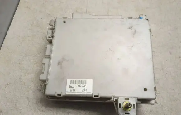 Lexus GS 300 350 430 450H Fuse module 8267030250 5E160499