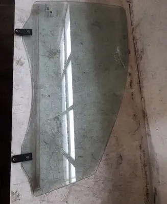 KIA Sorento Front door window glass four-door