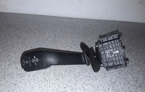 BMW 5 E39 Indicator stalk 8352172