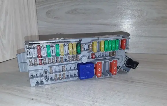 BMW M5 F90 Fuse module 9350313