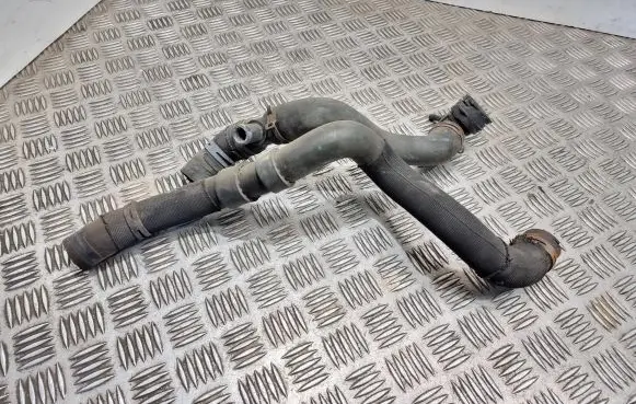 Volkswagen PASSAT B7 Engine coolant pipe/hose