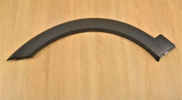 Front bumper splitter molding