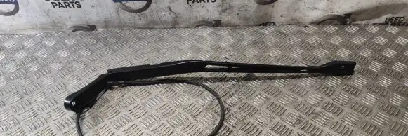 Volvo S90, V90 Front wiper blade arm 31440421