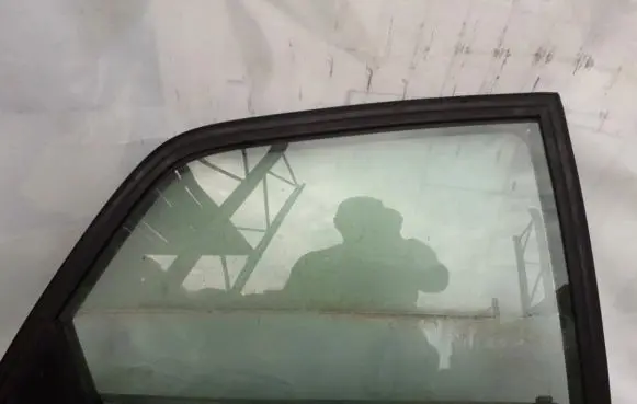Renault Laguna I Rear door window glass