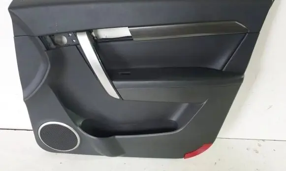 Chevrolet Captiva Front door card panel trim
