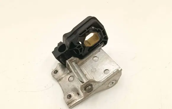 BMW 5 F10 F11 Radiator mount bracket 7186513 7575247 7211161