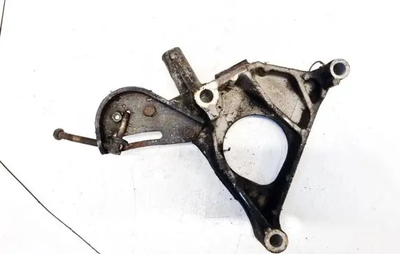 Nissan Almera Tino Engine mounting bracket