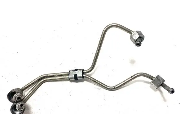 Volvo XC60 Fuel injector supply line/pipe 